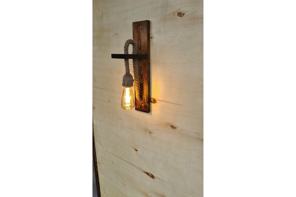 All Design Vägglampa .i0{max-width:calc(100% - 160px)} Valnöt